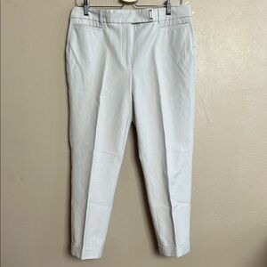 White House Black Market Stylish Trousers. Size 8. Light Gray Color. Slim Crop.